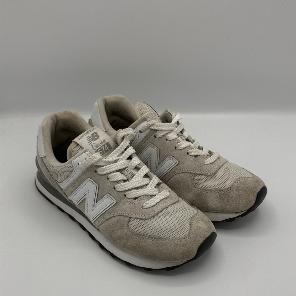 New Balance Light Gray and White Sneakers size 7.5